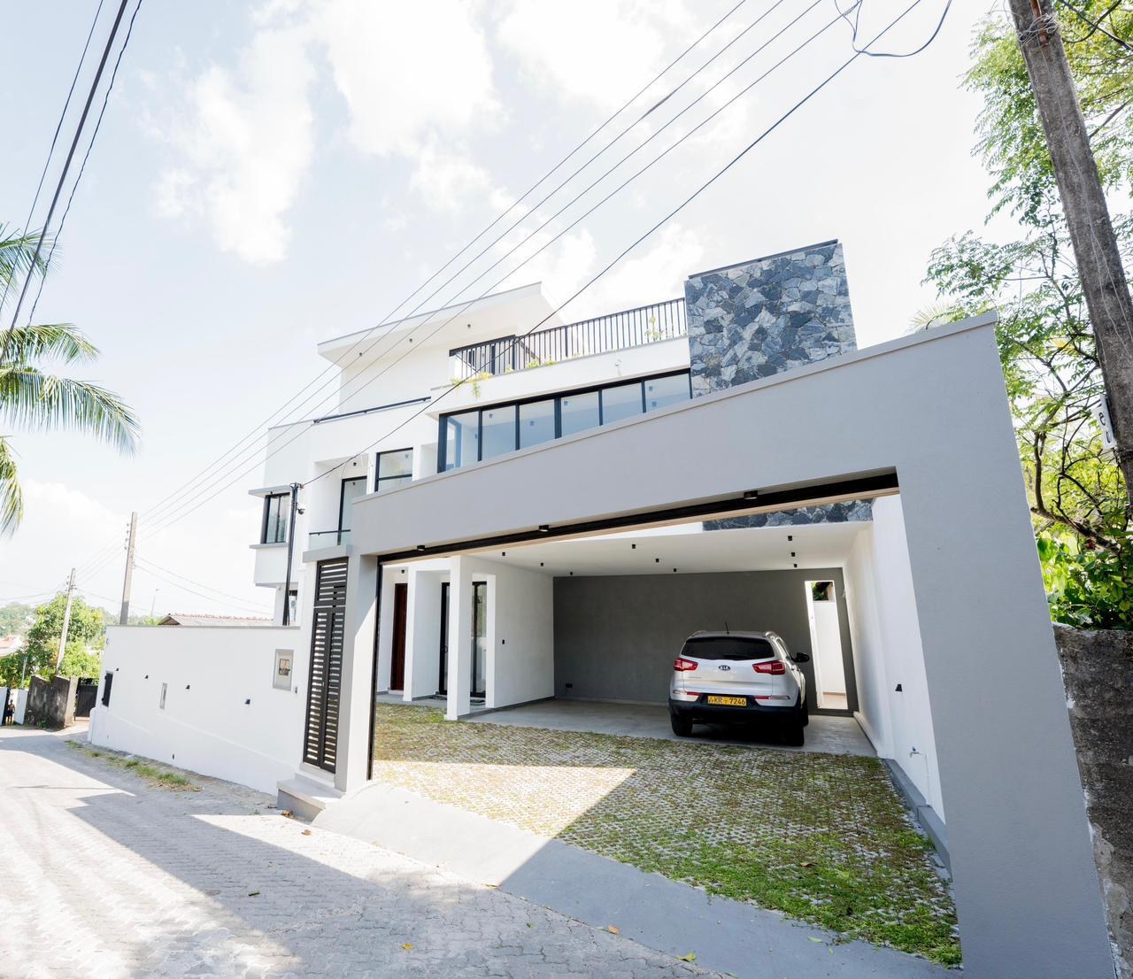 🏡 Modern Luxury House for Sale – Thalahena, Malabe