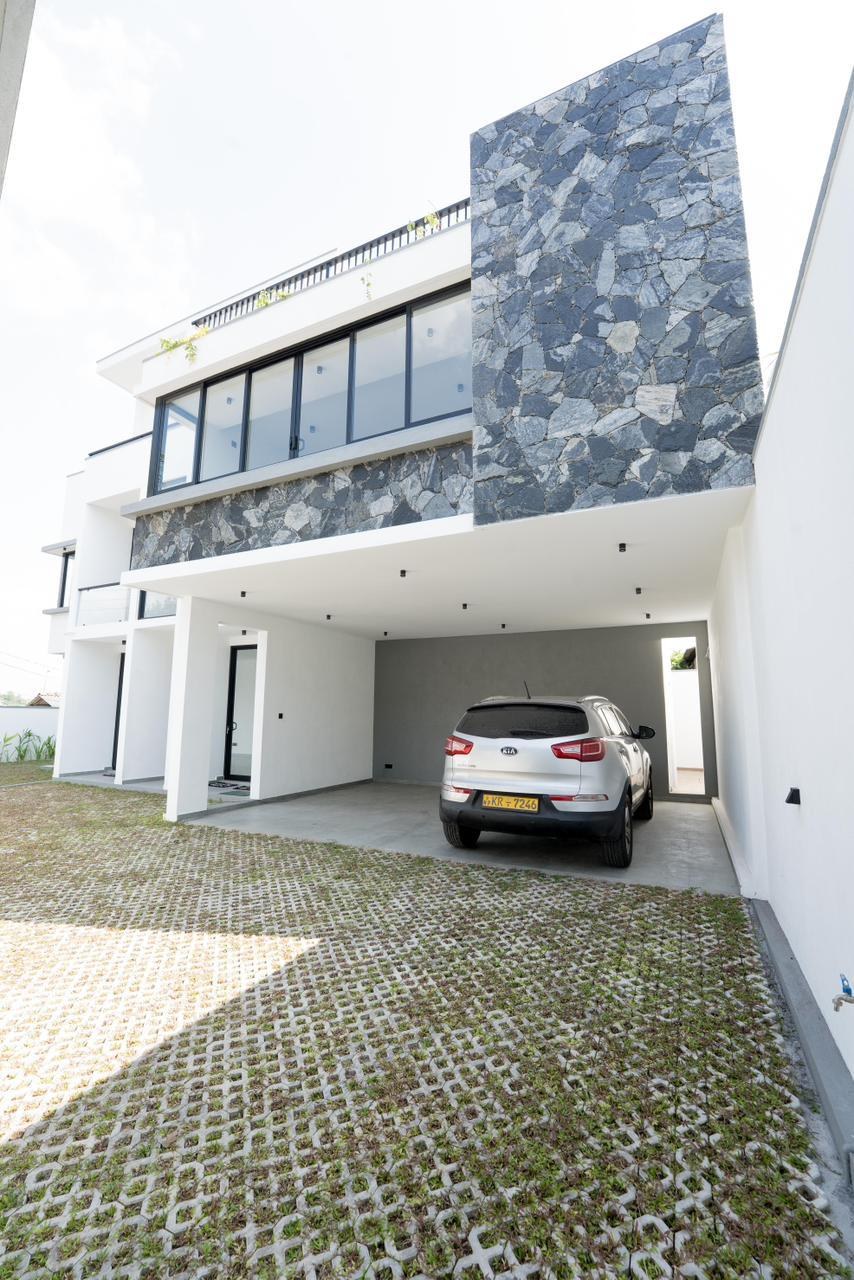 🏡 Modern Luxury House for Sale – Thalahena, Malabe
