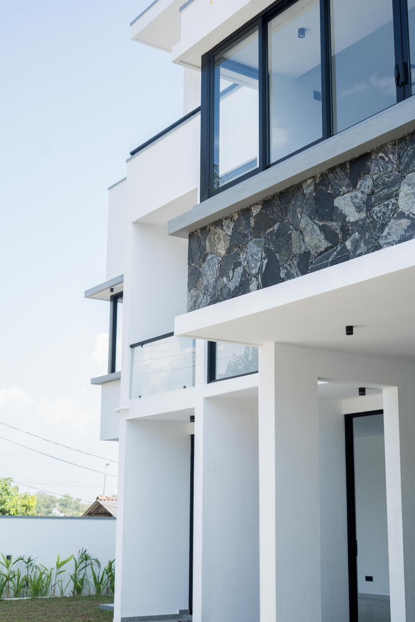 🏡 Modern Luxury House for Sale – Thalahena, Malabe