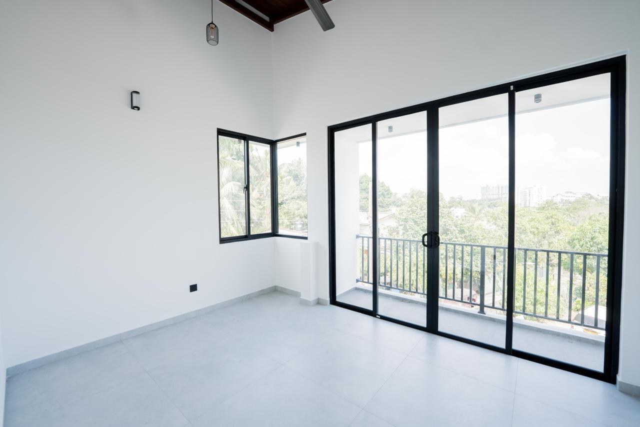 🏡 Modern Luxury House for Sale – Thalahena, Malabe