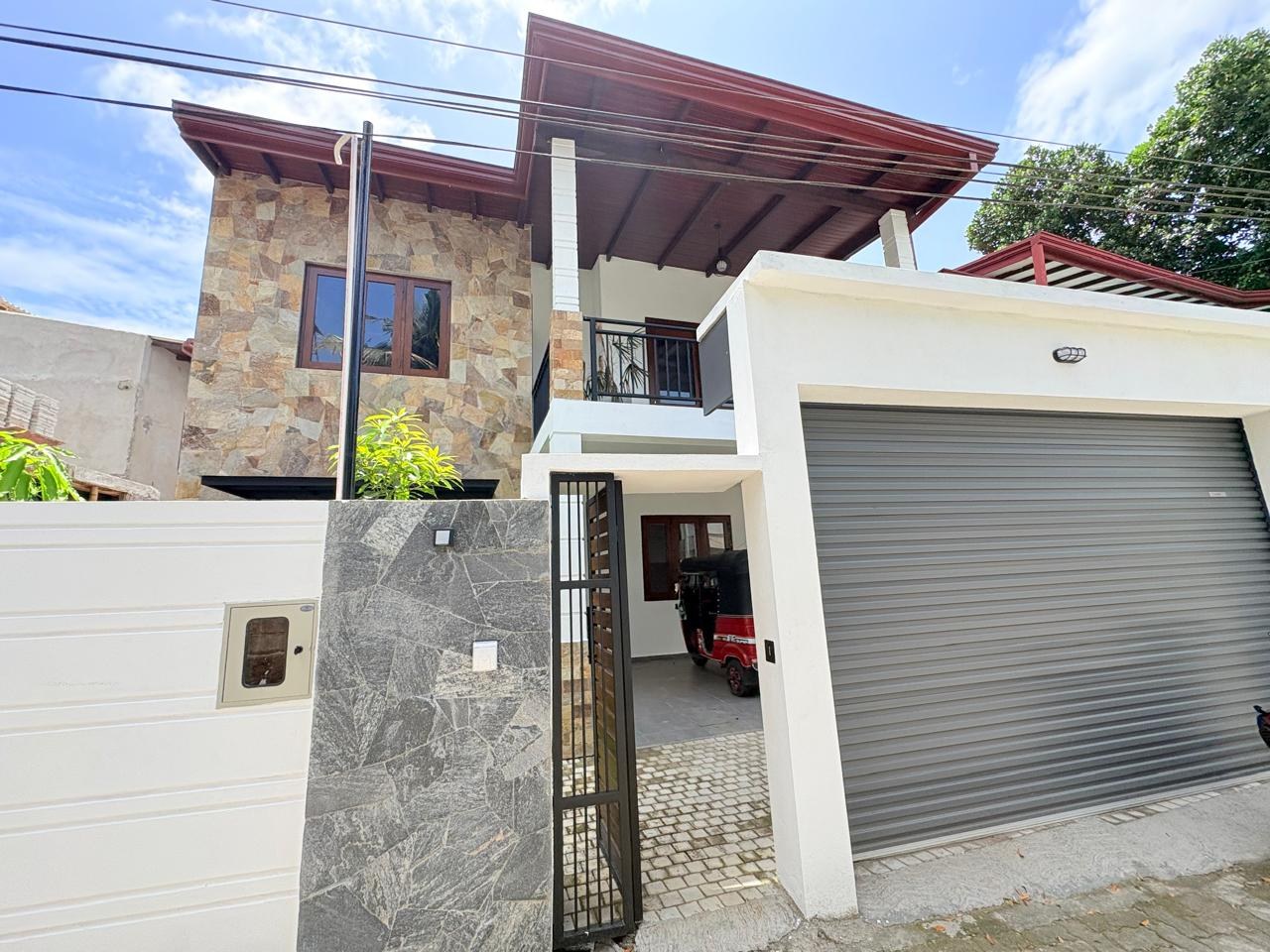 Brand New House For Sale in Thalawathugoda -Hokandara