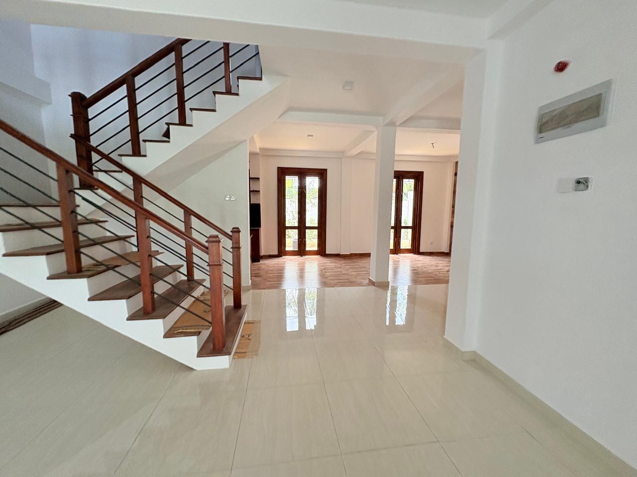 Brand New House For Sale in Thalawathugoda -Hokandara