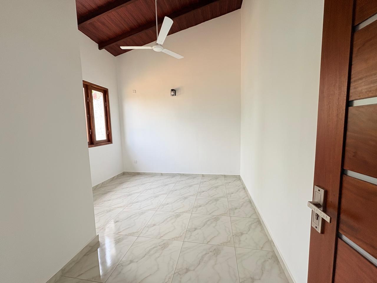 Brand New House For Sale in Thalawathugoda -Hokandara