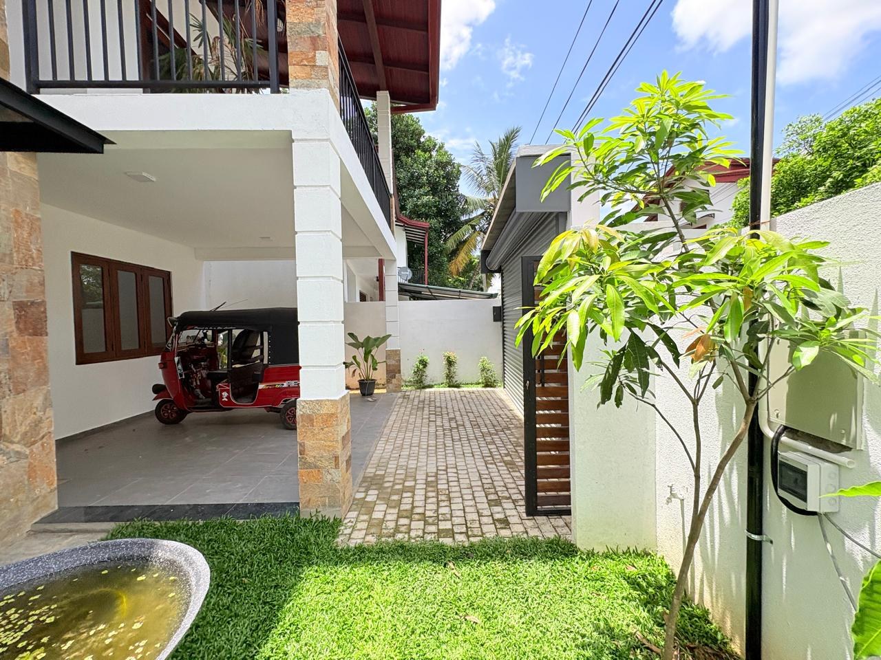 Brand New House For Sale in Thalawathugoda -Hokandara