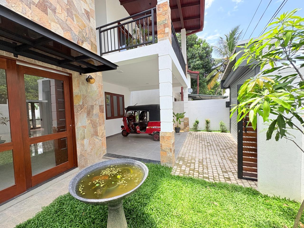 Brand New House For Sale in Thalawathugoda -Hokandara