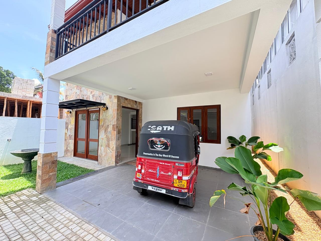 Brand New House For Sale in Thalawathugoda -Hokandara