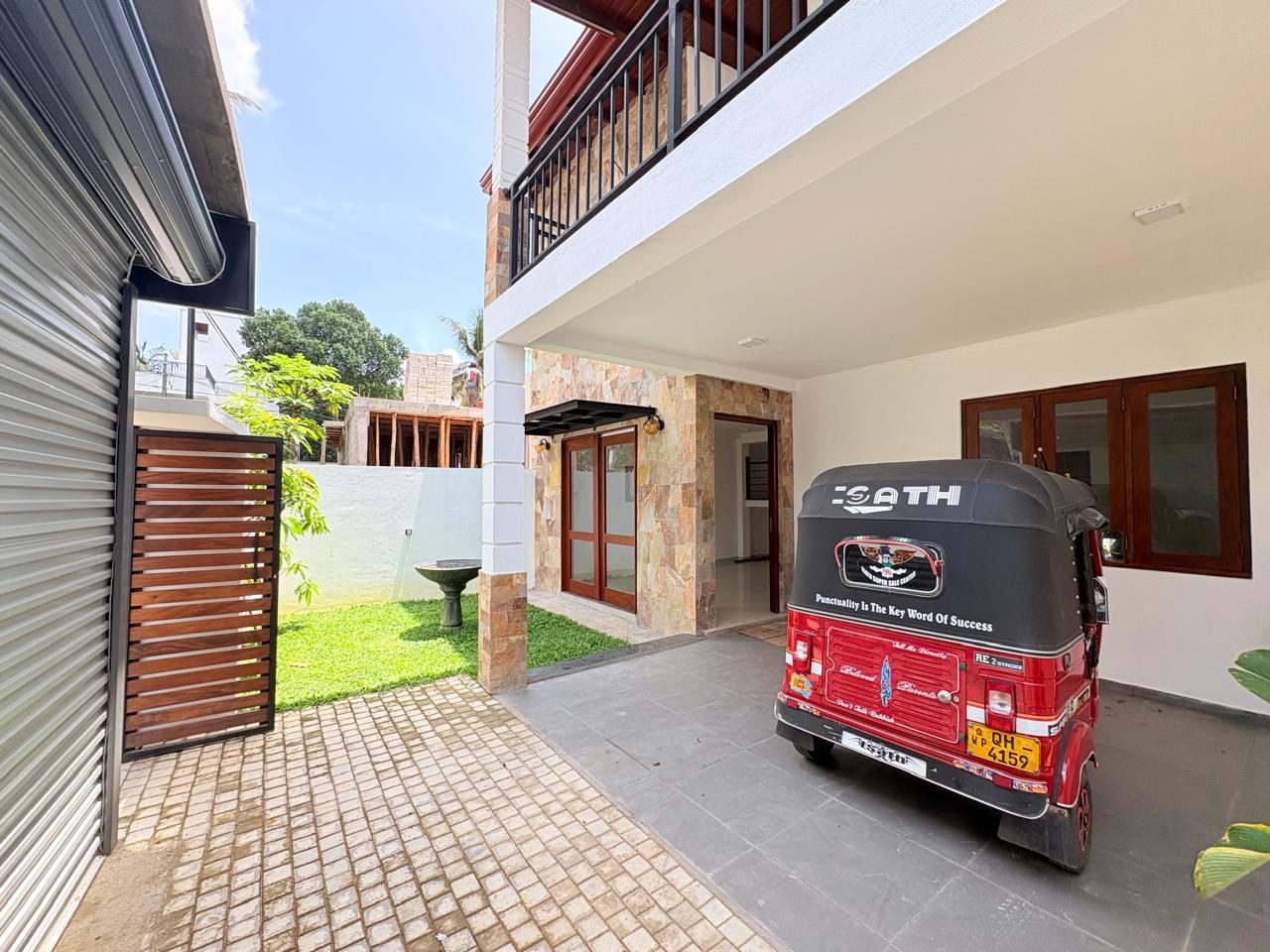 Brand New House For Sale in Thalawathugoda -Hokandara