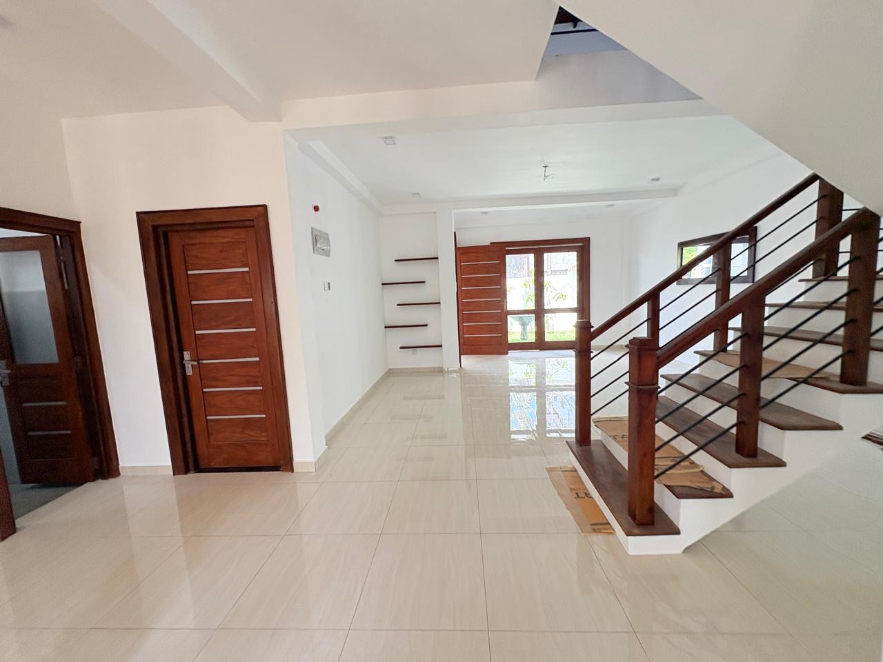 Brand New House For Sale in Thalawathugoda -Hokandara