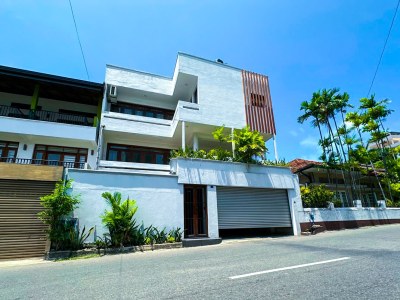 🏡 LUXURY 3-STOREY RESIDENCE FOR SALE – PRIME HAVELOCK TOWN