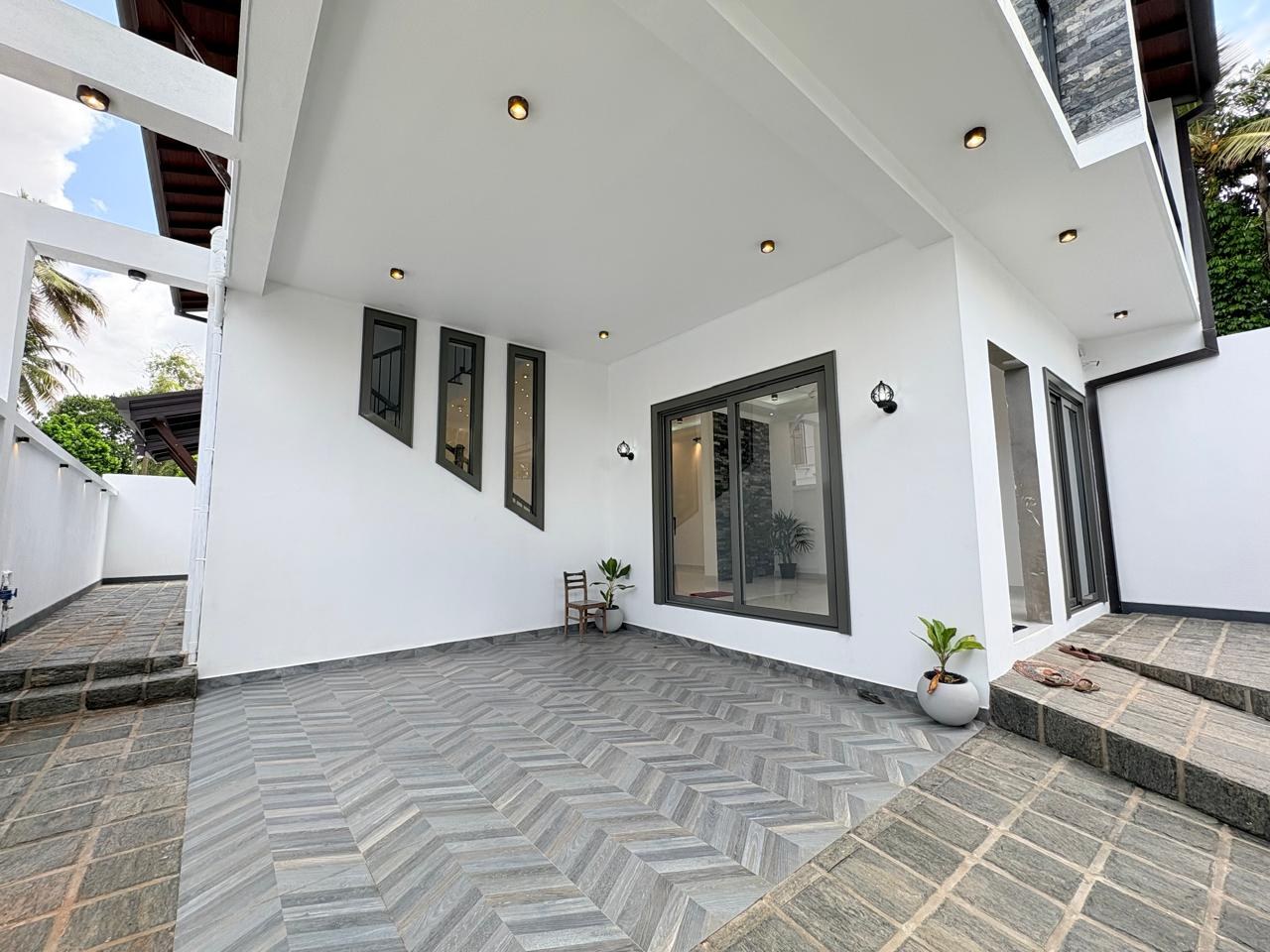 🏡✨ BRAND NEW 3-STOREY LUXURY HOUSE FOR SALE – MALABE ✨🏡
