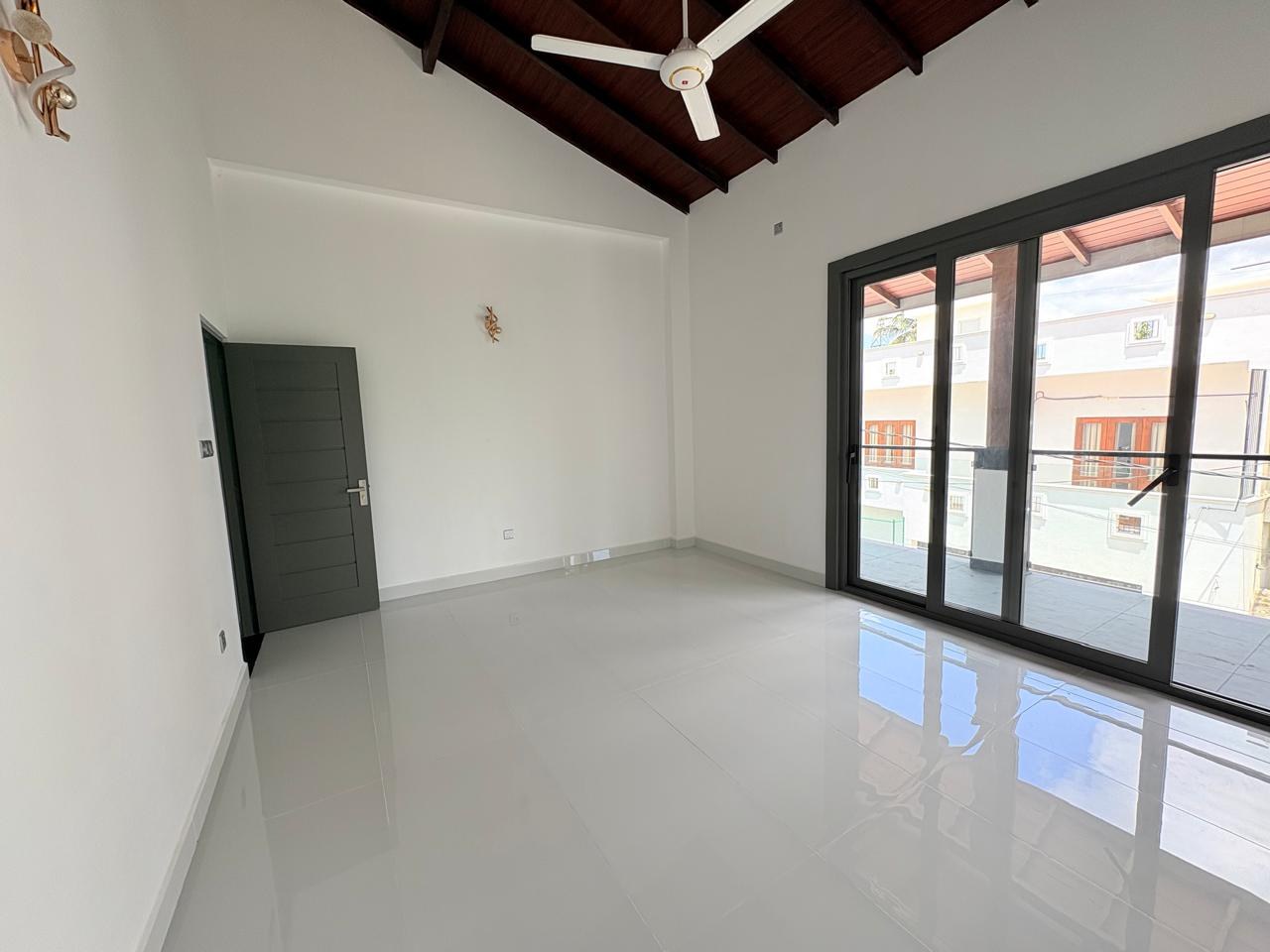 🏡✨ BRAND NEW 3-STOREY LUXURY HOUSE FOR SALE – MALABE ✨🏡