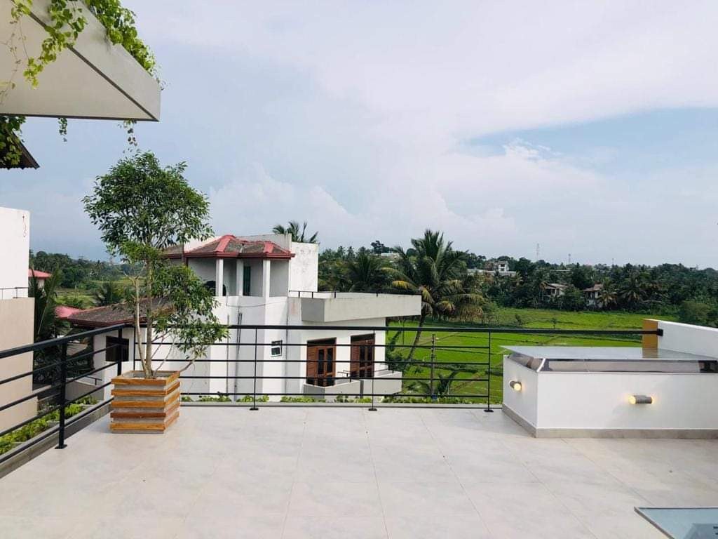 🏡✨ BRAND NEW LUXURY 3-STOREY HOUSE FOR SALE – THALAWATHUGODA / PANNIPITIYA ✨