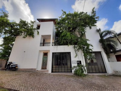 Luxury Tree House for Sale – Nugegoda 🌳✨