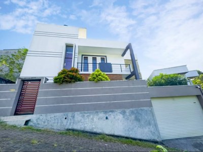 MODERN LUXURY TWO-STORIED HOUSE – URGENT SALE | KADUWELA