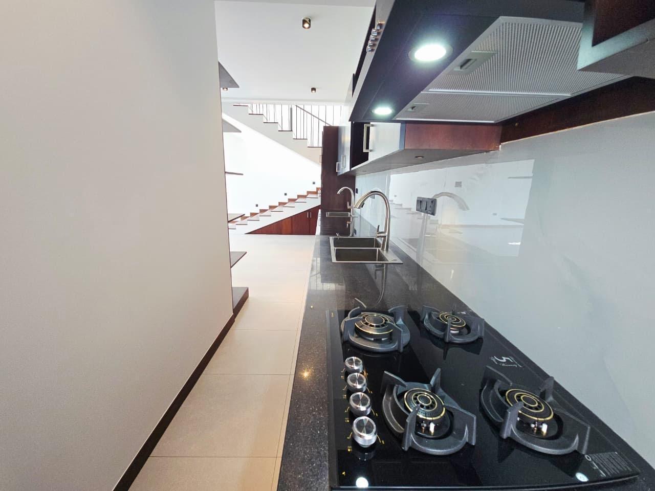 🏡 BRAND NEW LUXURY 3-STOREY HOUSE FOR SALE – HOMAGAMA