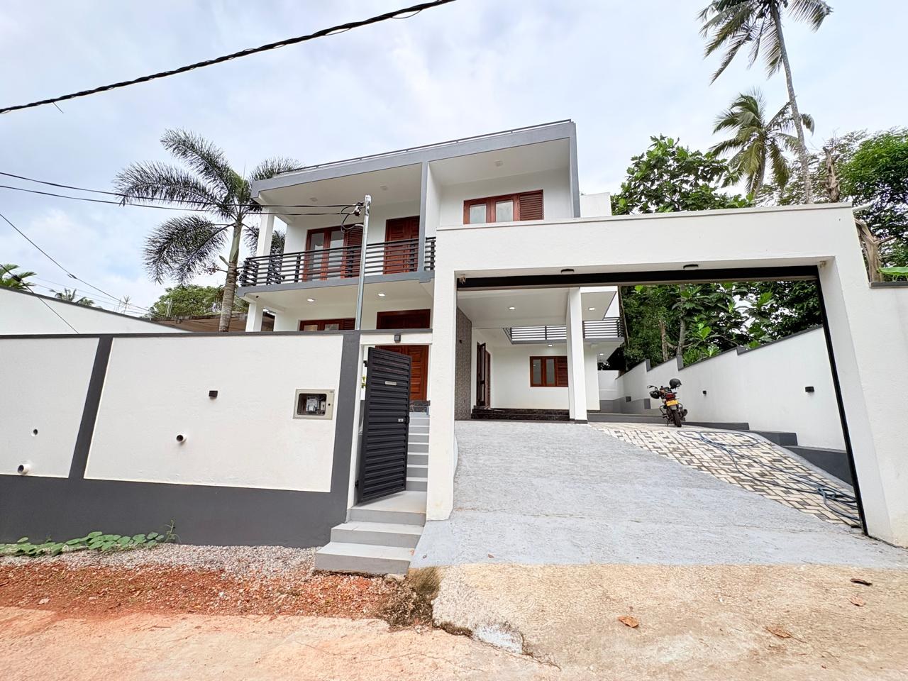 🏡 LUXURY 3-STOREY HOUSE FOR SALE – HOKANDARA