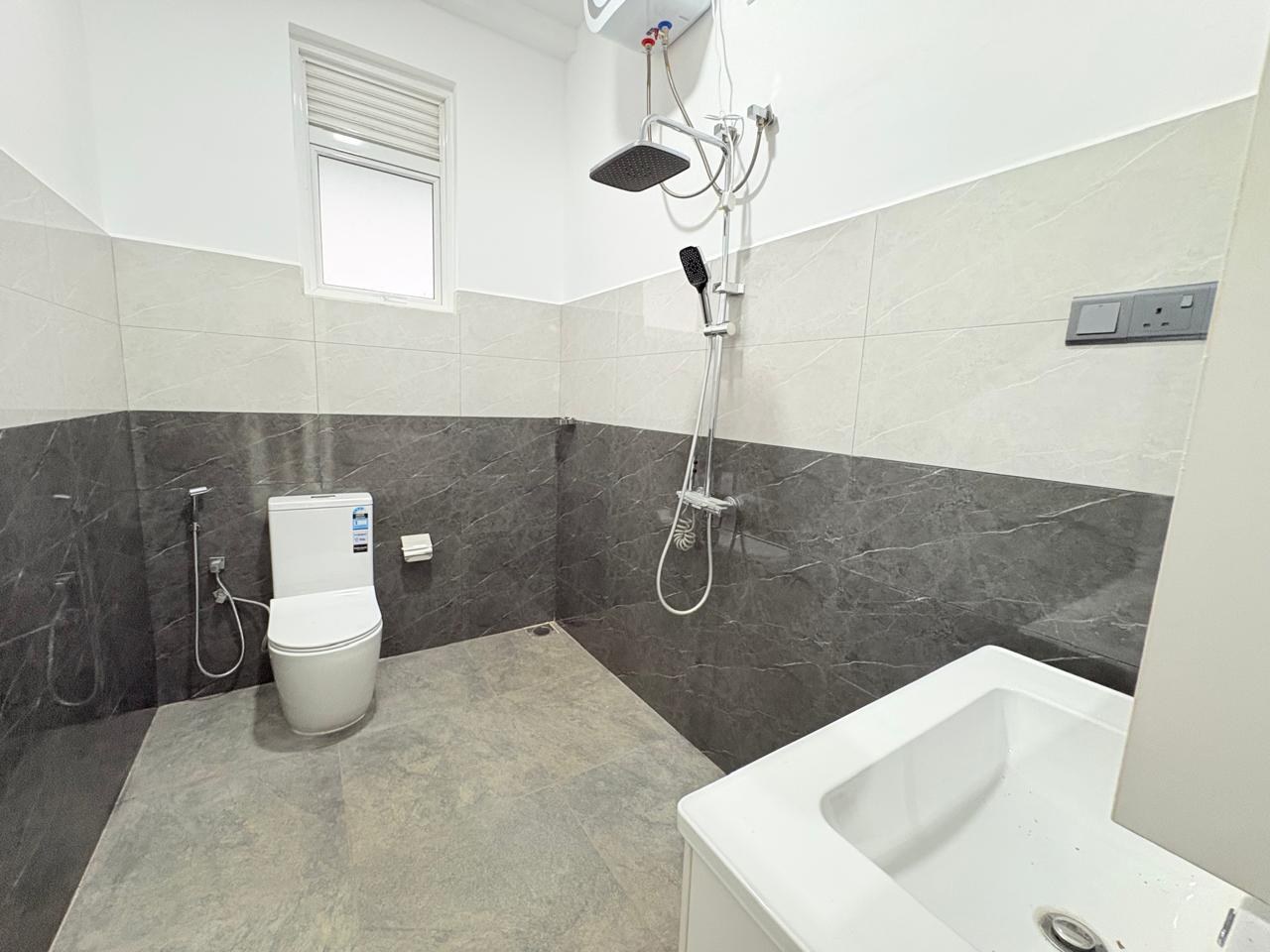 🏡 LUXURY 3-STOREY HOUSE FOR SALE – HOKANDARA