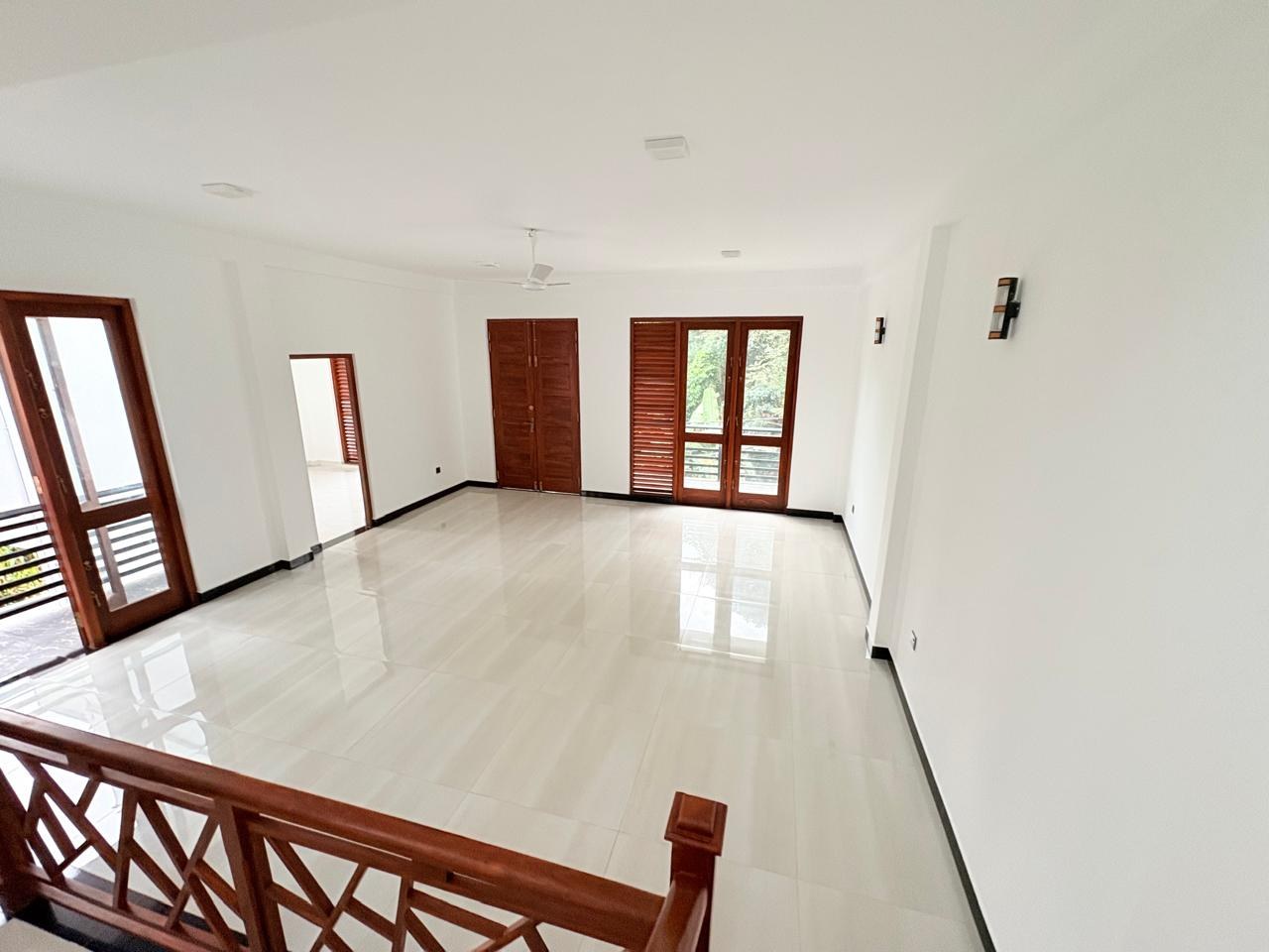 🏡 LUXURY 3-STOREY HOUSE FOR SALE – HOKANDARA
