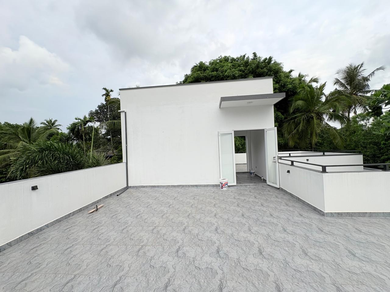 🏡 LUXURY 3-STOREY HOUSE FOR SALE – HOKANDARA