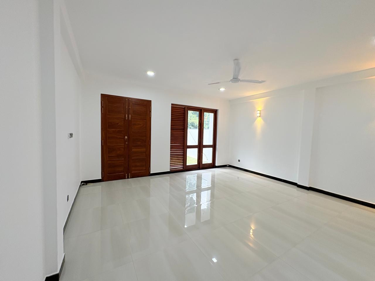 🏡 LUXURY 3-STOREY HOUSE FOR SALE – HOKANDARA