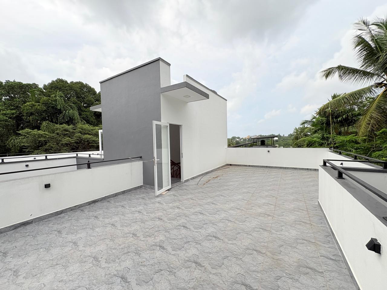 🏡 LUXURY 3-STOREY HOUSE FOR SALE – HOKANDARA